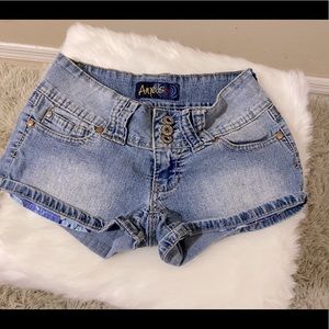 Denim hot short shorts